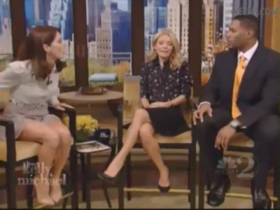 Ashley-Greene-dot-nl-15November2012LiveWithKellyAndMicheal0077.jpg