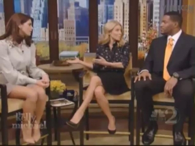 Ashley-Greene-dot-nl-15November2012LiveWithKellyAndMicheal0083.jpg