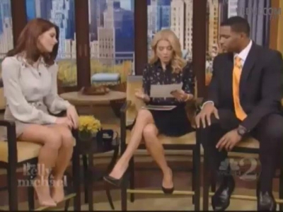 Ashley-Greene-dot-nl-15November2012LiveWithKellyAndMicheal0120.jpg