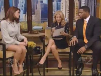 Ashley-Greene-dot-nl-15November2012LiveWithKellyAndMicheal0121.jpg