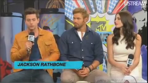 Ashley-Greene-dot-nl_2012MTVInterviewAtComicCon0027.jpg