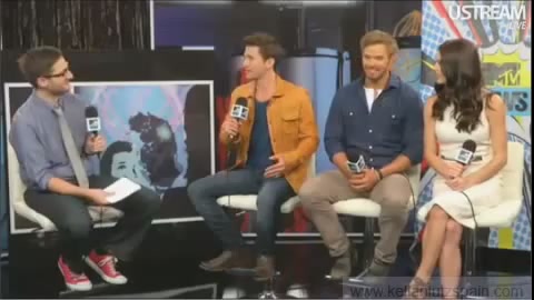 Ashley-Greene-dot-nl_2012MTVInterviewAtComicCon0040.jpg