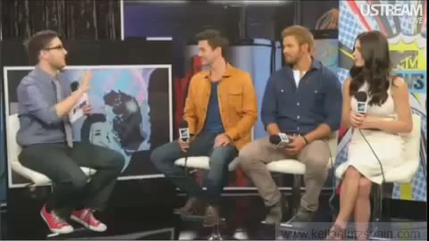 Ashley-Greene-dot-nl_2012MTVInterviewAtComicCon0113.jpg Ashley-Greene-dot-nl_2012MTVInterviewAtComicCon0113.jpg