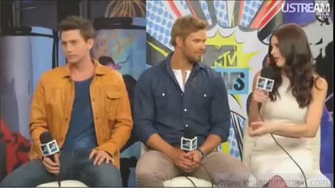 Ashley-Greene-dot-nl_2012MTVInterviewAtComicCon0259.jpg