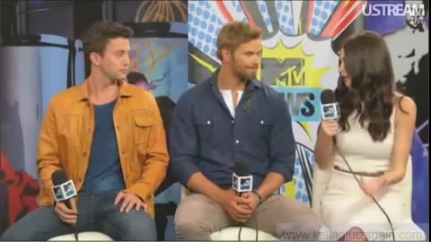 Ashley-Greene-dot-nl_2012MTVInterviewAtComicCon0267.jpg
