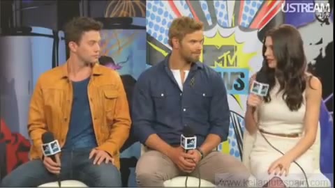 Ashley-Greene-dot-nl_2012MTVInterviewAtComicCon0268.jpg