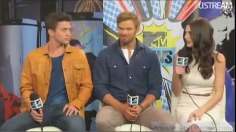 Ashley-Greene-dot-nl_2012MTVInterviewAtComicCon0270.jpg