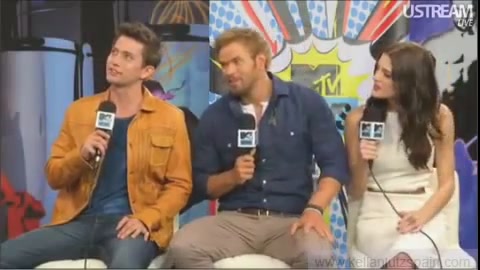 Ashley-Greene-dot-nl_2012MTVInterviewAtComicCon0297.jpg