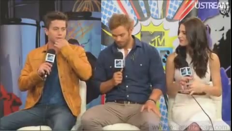 Ashley-Greene-dot-nl_2012MTVInterviewAtComicCon0299.jpg