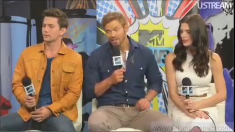 Ashley-Greene-dot-nl_2012MTVInterviewAtComicCon0374.jpg