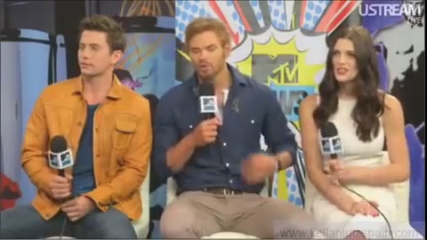 Ashley-Greene-dot-nl_2012MTVInterviewAtComicCon0375.jpg Ashley-Greene-dot-nl_2012MTVInterviewAtComicCon0375.jpg