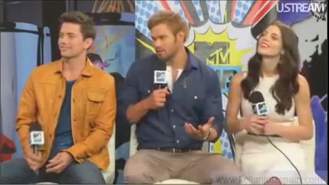 Ashley-Greene-dot-nl_2012MTVInterviewAtComicCon0376.jpg