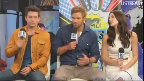 Ashley-Greene-dot-nl_2012MTVInterviewAtComicCon0377.jpg