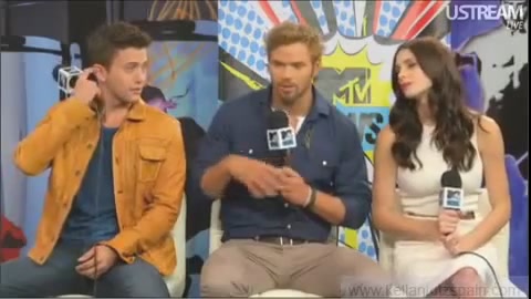 Ashley-Greene-dot-nl_2012MTVInterviewAtComicCon0378.jpg
