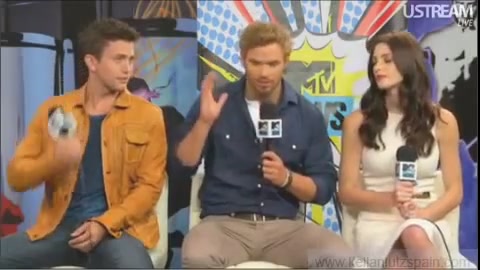 Ashley-Greene-dot-nl_2012MTVInterviewAtComicCon0379.jpg