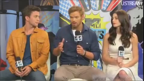 Ashley-Greene-dot-nl_2012MTVInterviewAtComicCon0380.jpg