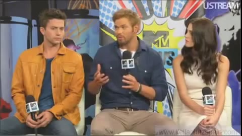 Ashley-Greene-dot-nl_2012MTVInterviewAtComicCon0387.jpg