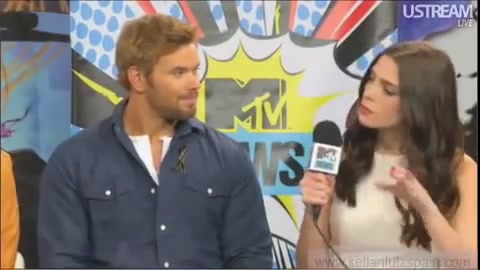 Ashley-Greene-dot-nl_2012MTVInterviewAtComicCon0420.jpg