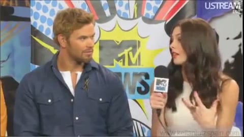Ashley-Greene-dot-nl_2012MTVInterviewAtComicCon0437.jpg