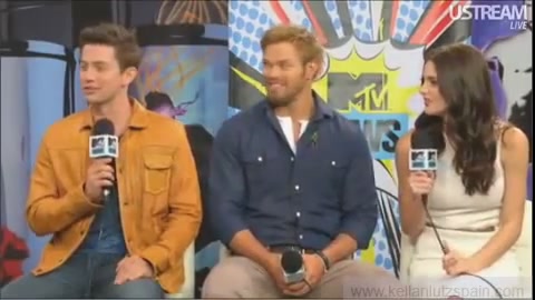 Ashley-Greene-dot-nl_2012MTVInterviewAtComicCon0493.jpg