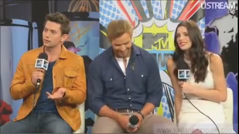 Ashley-Greene-dot-nl_2012MTVInterviewAtComicCon0514.jpg Ashley-Greene-dot-nl_2012MTVInterviewAtComicCon0514.jpg