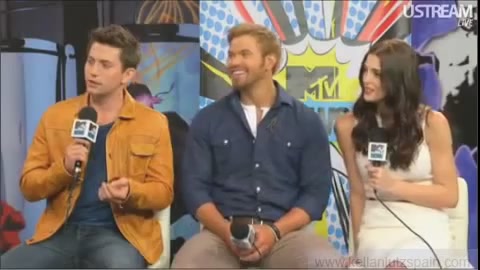 Ashley-Greene-dot-nl_2012MTVInterviewAtComicCon0515.jpg
