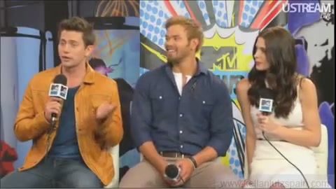 Ashley-Greene-dot-nl_2012MTVInterviewAtComicCon0516.jpg