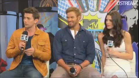 Ashley-Greene-dot-nl_2012MTVInterviewAtComicCon0517.jpg