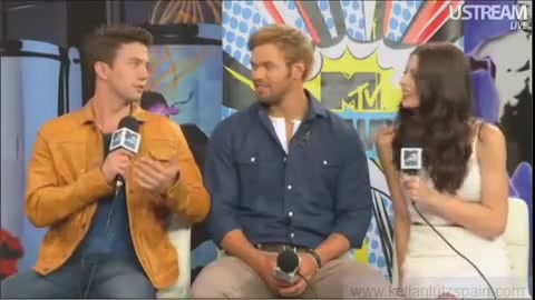 Ashley-Greene-dot-nl_2012MTVInterviewAtComicCon0536.jpg Ashley-Greene-dot-nl_2012MTVInterviewAtComicCon0536.jpg