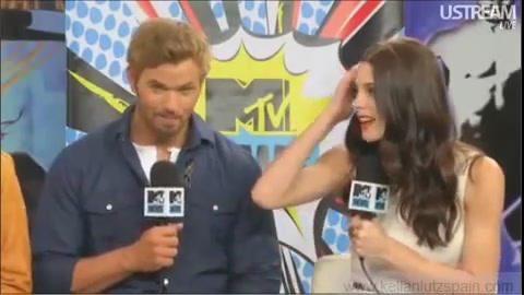 Ashley-Greene-dot-nl_2012MTVInterviewAtComicCon0561.jpg