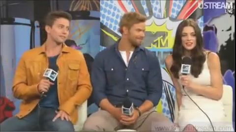 Ashley-Greene-dot-nl_2012MTVInterviewAtComicCon0724.jpg