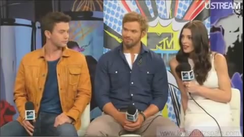 Ashley-Greene-dot-nl_2012MTVInterviewAtComicCon0730.jpg