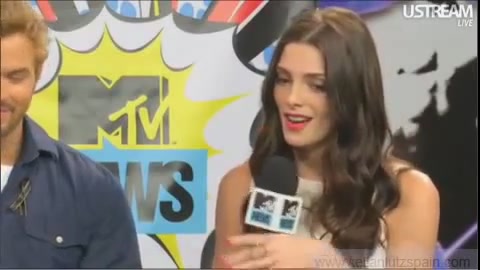 Ashley-Greene-dot-nl_2012MTVInterviewAtComicCon0762.jpg Ashley-Greene-dot-nl_2012MTVInterviewAtComicCon0762.jpg