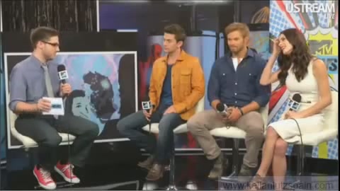 Ashley-Greene-dot-nl_2012MTVInterviewAtComicCon0810.jpg