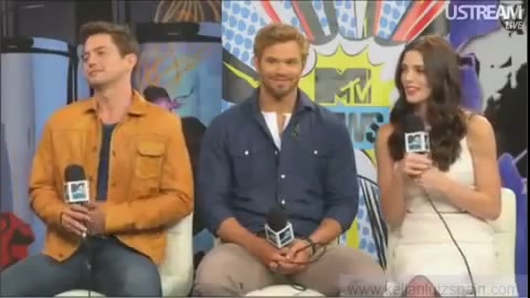 Ashley-Greene-dot-nl_2012MTVInterviewAtComicCon0817.jpg