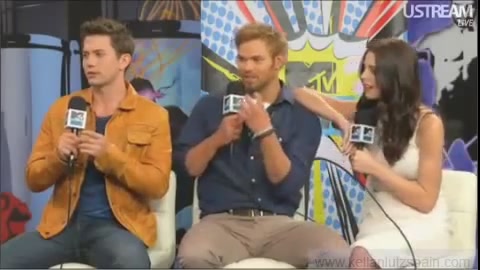 Ashley-Greene-dot-nl_2012MTVInterviewAtComicCon0825.jpg