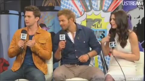 Ashley-Greene-dot-nl_2012MTVInterviewAtComicCon0827.jpg