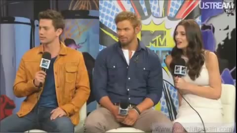 Ashley-Greene-dot-nl_2012MTVInterviewAtComicCon0845.jpg
