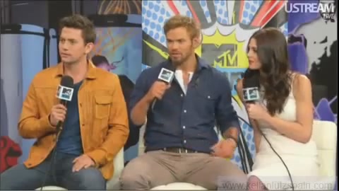 Ashley-Greene-dot-nl_2012MTVInterviewAtComicCon0849.jpg