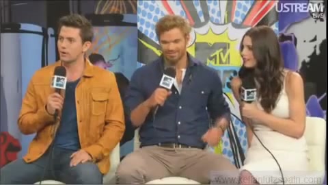 Ashley-Greene-dot-nl_2012MTVInterviewAtComicCon0850.jpg