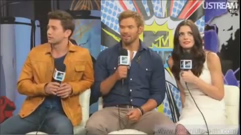 Ashley-Greene-dot-nl_2012MTVInterviewAtComicCon0857.jpg
