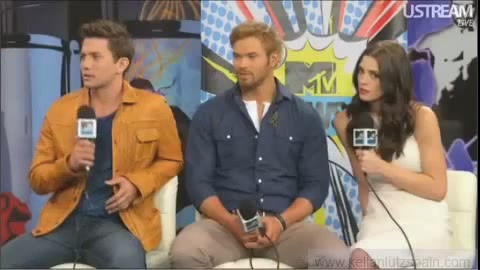 Ashley-Greene-dot-nl_2012MTVInterviewAtComicCon0867.jpg