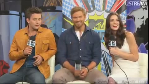 Ashley-Greene-dot-nl_2012MTVInterviewAtComicCon0871.jpg