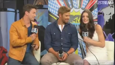 Ashley-Greene-dot-nl_2012MTVInterviewAtComicCon0893.jpg
