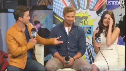 Ashley-Greene-dot-nl_2012MTVInterviewAtComicCon0897.jpg