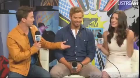 Ashley-Greene-dot-nl_2012MTVInterviewAtComicCon0898.jpg