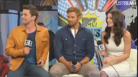 Ashley-Greene-dot-nl_2012MTVInterviewAtComicCon0901.jpg
