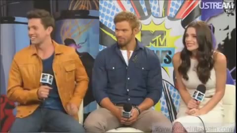 Ashley-Greene-dot-nl_2012MTVInterviewAtComicCon0903.jpg