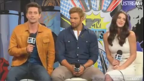 Ashley-Greene-dot-nl_2012MTVInterviewAtComicCon0904.jpg