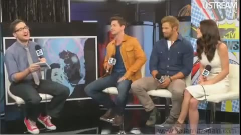 Ashley-Greene-dot-nl_2012MTVInterviewAtComicCon0905.jpg